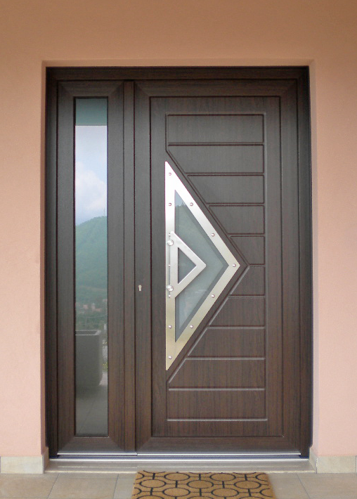 Tipologia serramenti: Porta d’ingresso a 2 ante - Profilo PVC: Geneo - Colore: Rovere Scuro - Accessori: Satinati